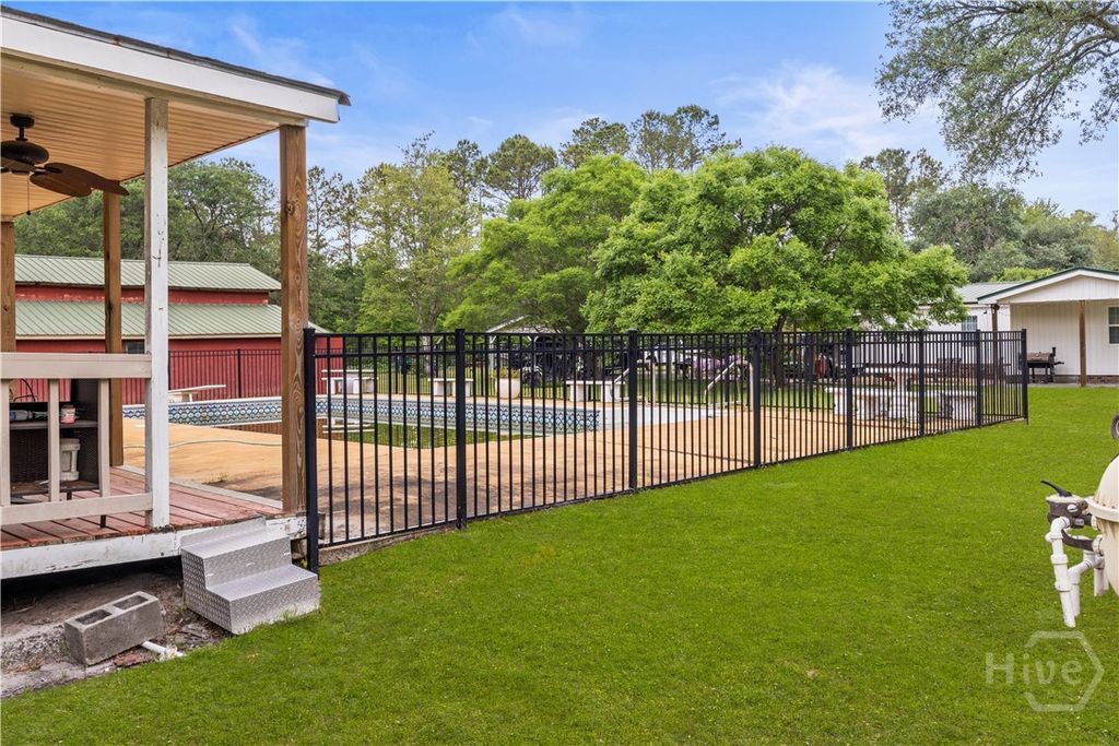 Image 20 of property listing at 535 & 565 Deer Run Road, Ellabell, GA 31308