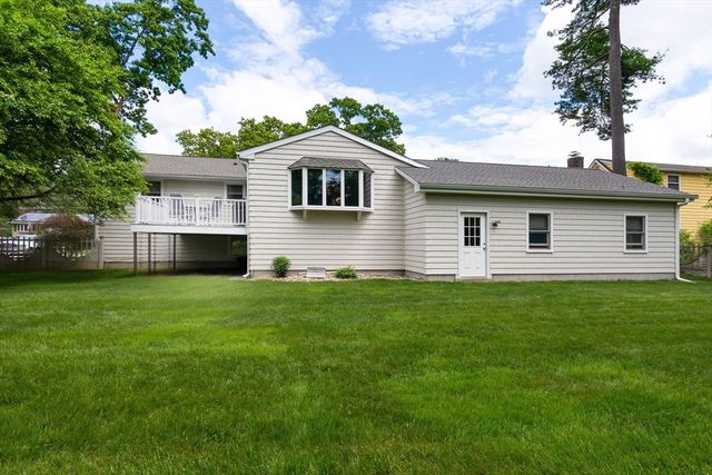 31 Charme Road, Billerica, MA 01821