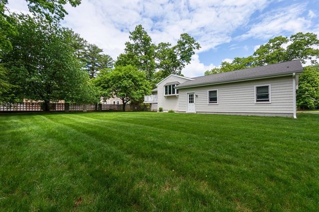 31 Charme Road, Billerica, MA 01821