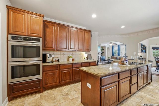 31 HORSESHOE CYN, San Antonio, TX 78258