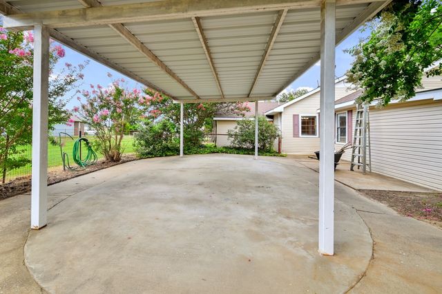 801 S Sutton Street, Mabank, TX 75147