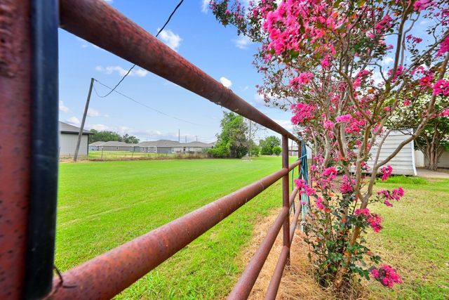 801 S Sutton Street, Mabank, TX 75147