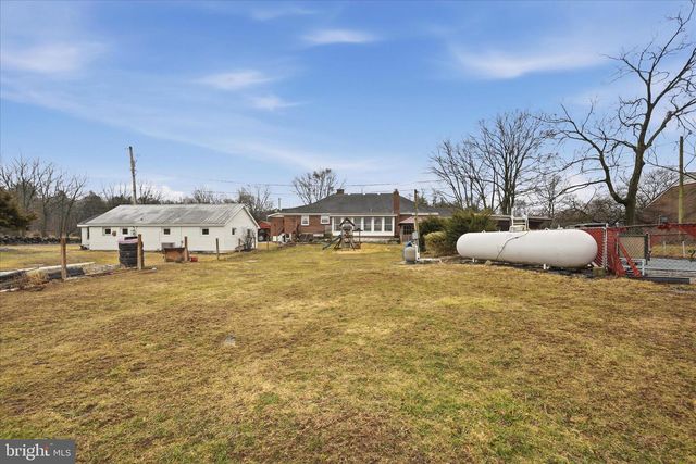 8238-4 DAM NUMBER 4 RD, Williamsport, MD 21795