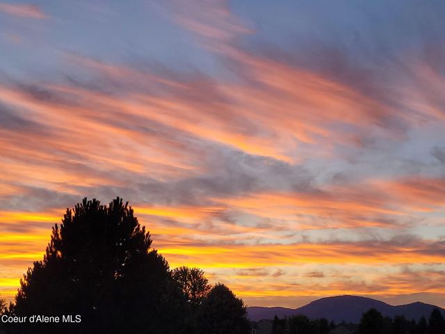 2893 W Strawberry LN, Hayden, ID 83835