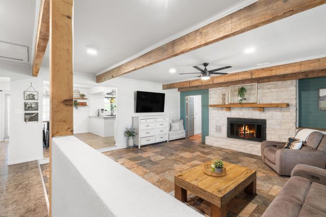 1421 Fm 1660, Hutto, TX 78634