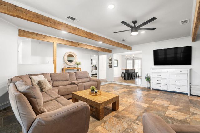 1421 Fm 1660, Hutto, TX 78634