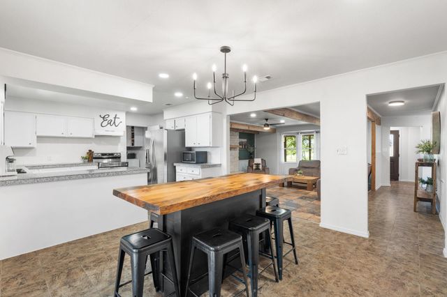 1421 Fm 1660, Hutto, TX 78634
