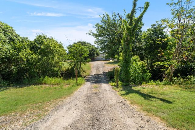 1421 Fm 1660, Hutto, TX 78634