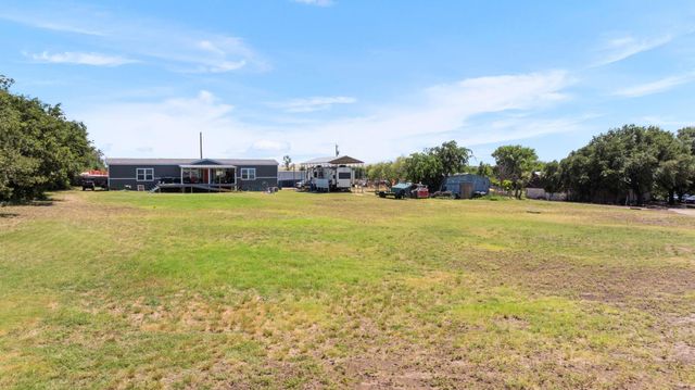 1421 Fm 1660, Hutto, TX 78634
