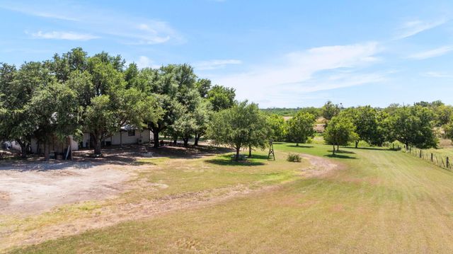 1421 Fm 1660, Hutto, TX 78634