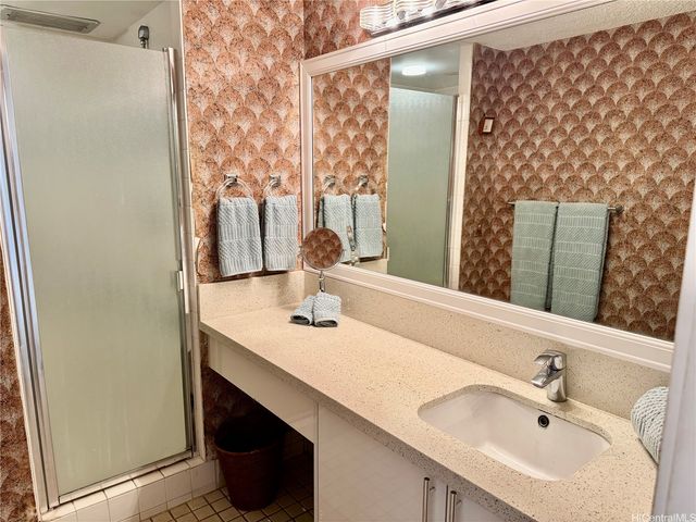 2440 Kuhio Street 2103, Honolulu, HI 96815