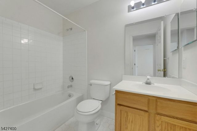 103 Riverwalk Way, Clifton City, NJ 07014