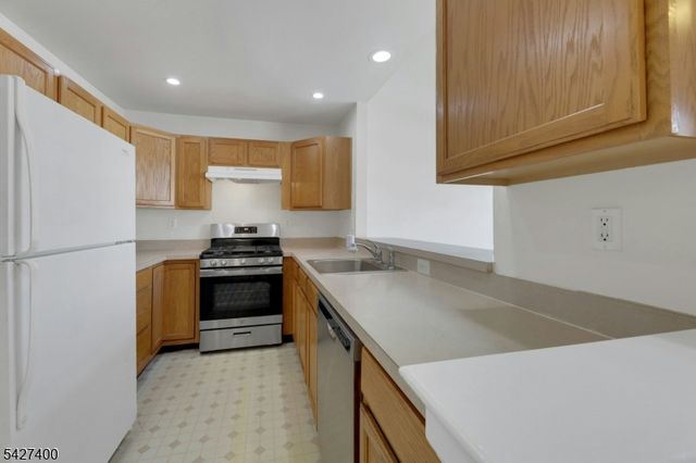103 Riverwalk Way, Clifton City, NJ 07014
