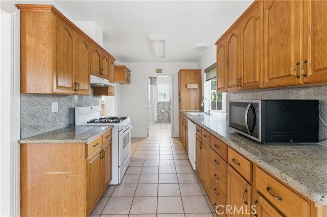 11131 Dempsey, Granada Hills (los Angeles), CA 91344