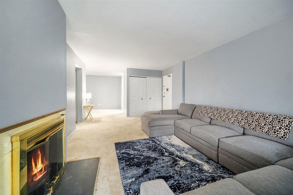 1225 S Maple Road 307, Ann Arbor, MI 48103