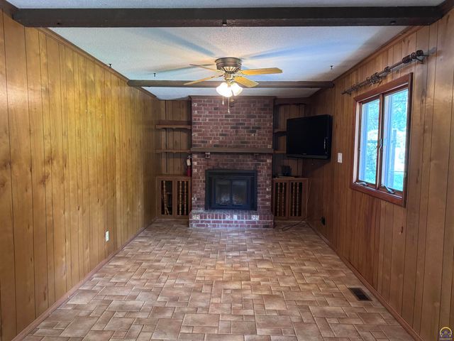 4320 SW Twilight DR, Topeka, KS 66614