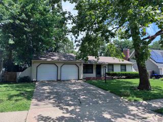 4320 SW Twilight DR, Topeka, KS 66614