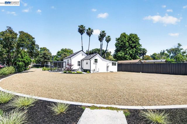 1038 Division St, Pleasanton, CA 94566