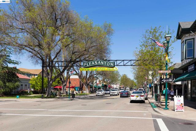 1038 Division St, Pleasanton, CA 94566