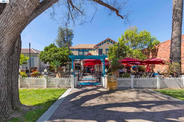 1038 Division St, Pleasanton, CA 94566