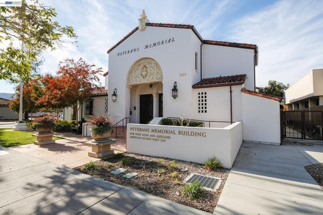 1038 Division St, Pleasanton, CA 94566
