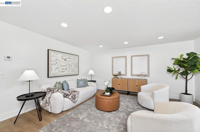 1038 Division St, Pleasanton, CA 94566
