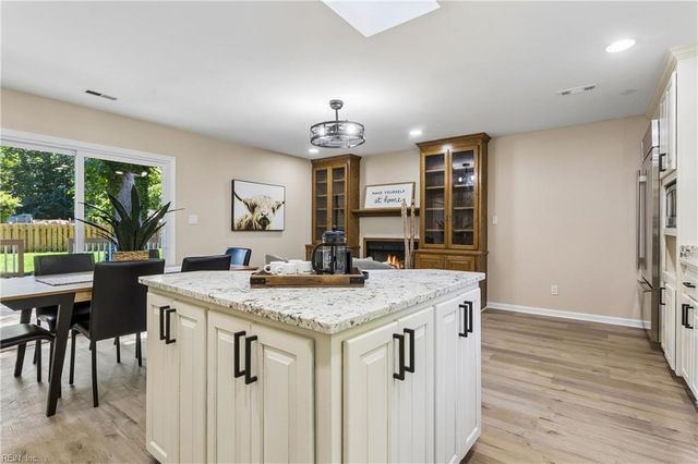 99 W Rexford DR, Newport News, VA 23608
