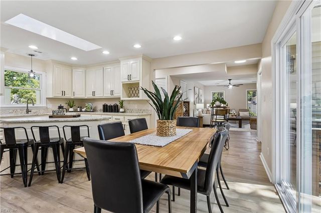 99 W Rexford DR, Newport News, VA 23608