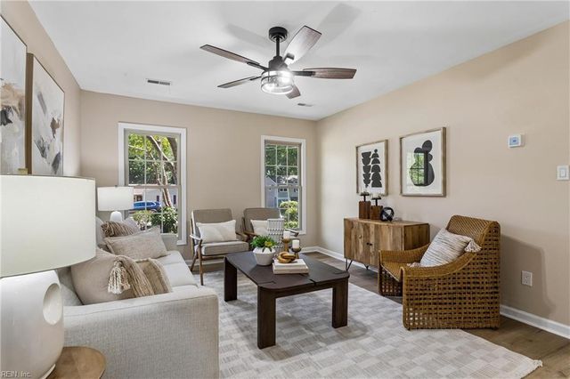 99 W Rexford DR, Newport News, VA 23608