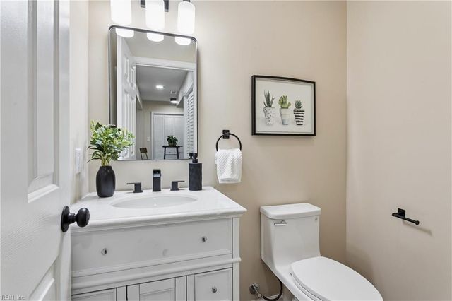 99 W Rexford DR, Newport News, VA 23608