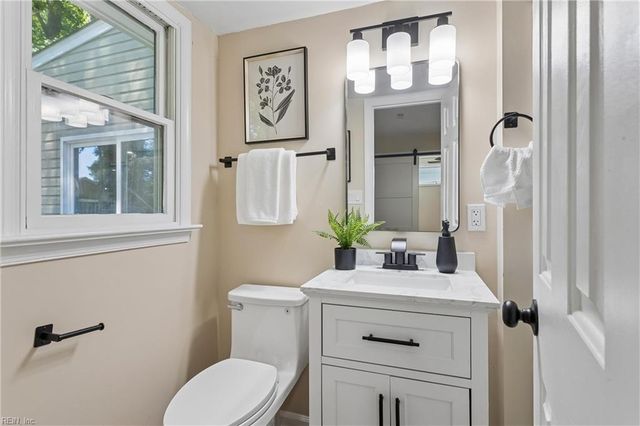 99 W Rexford DR, Newport News, VA 23608