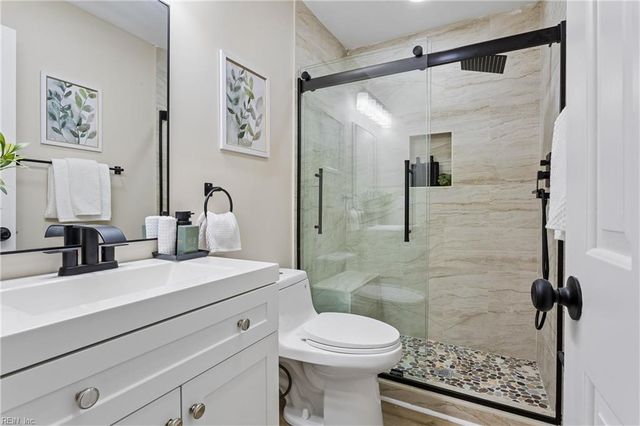 99 W Rexford DR, Newport News, VA 23608