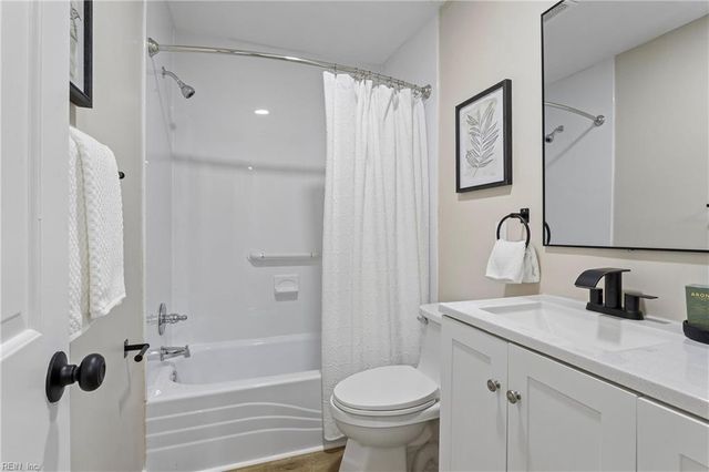 99 W Rexford DR, Newport News, VA 23608