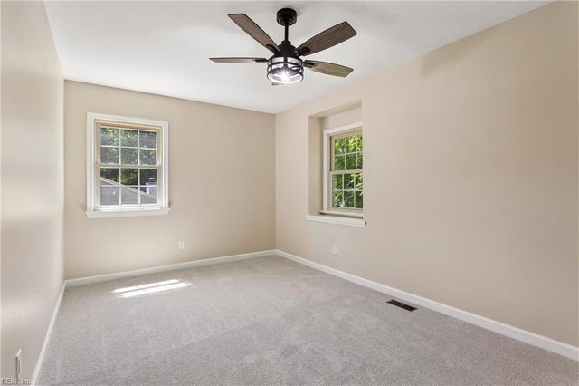 99 W Rexford DR, Newport News, VA 23608