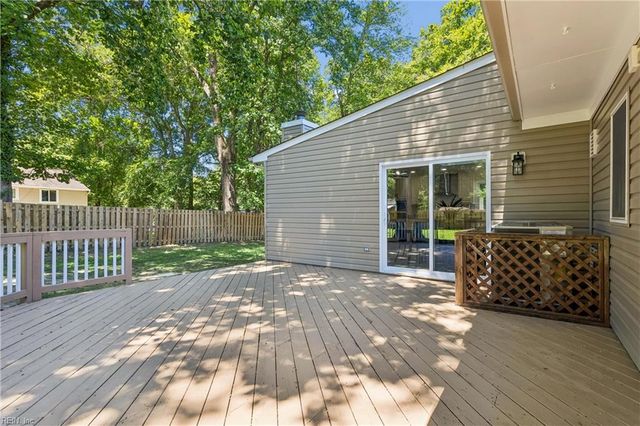 99 W Rexford DR, Newport News, VA 23608