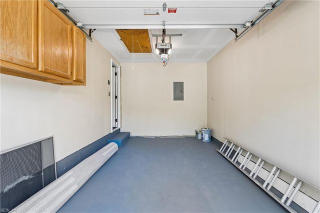 99 W Rexford DR, Newport News, VA 23608