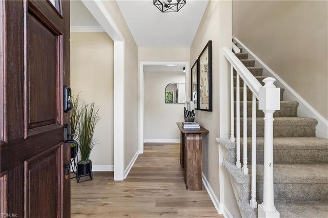 99 W Rexford DR, Newport News, VA 23608