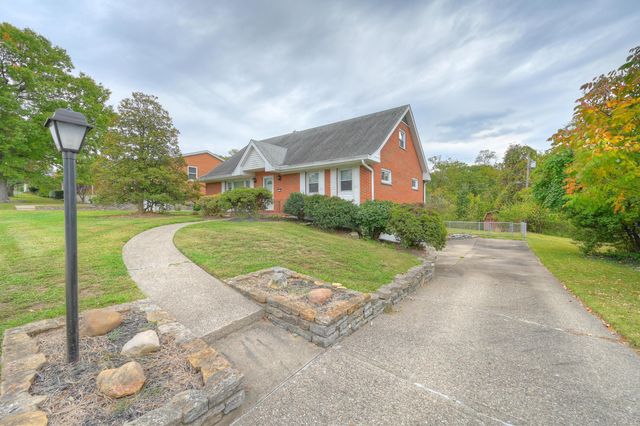 1715 Fort Henry Drive, Fort Wright, KY 41011