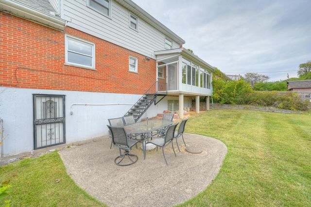 1715 Fort Henry Drive, Fort Wright, KY 41011