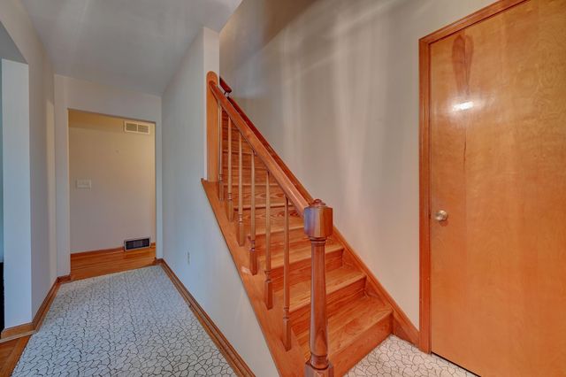 1715 Fort Henry Drive, Fort Wright, KY 41011