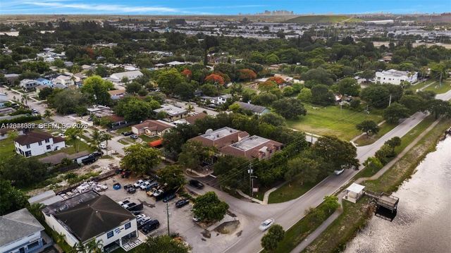 5595 Orange Drive 101, Davie, FL 33314