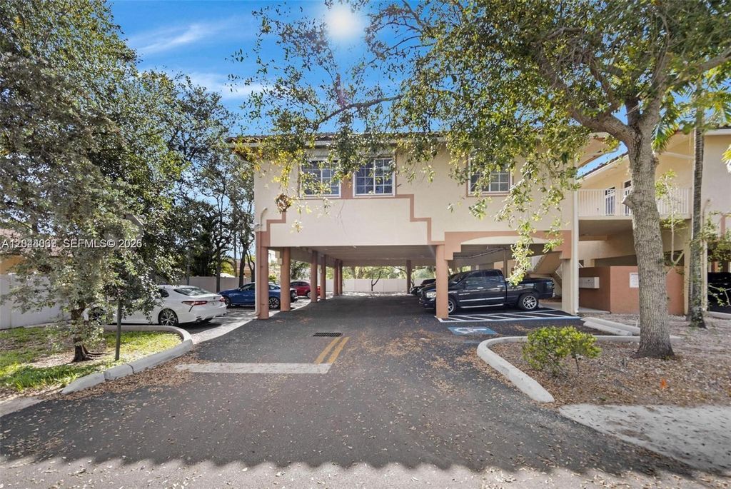 5595 Orange Drive 101, Davie, FL 33314