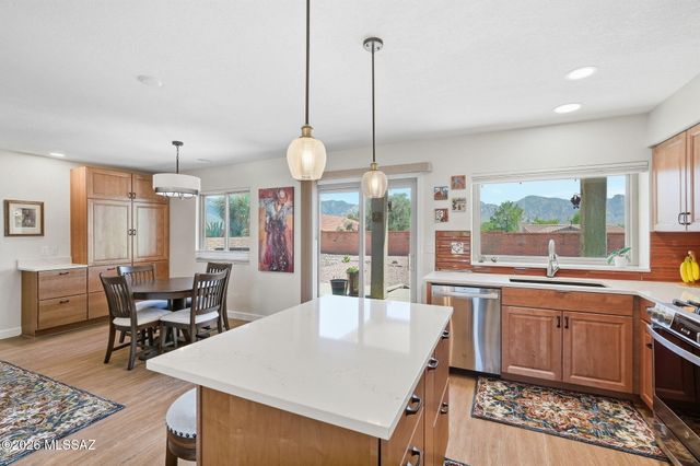 1560 E Chisholm Lane, Oro Valley, AZ 85755