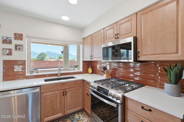 1560 E Chisholm Lane, Oro Valley, AZ 85755