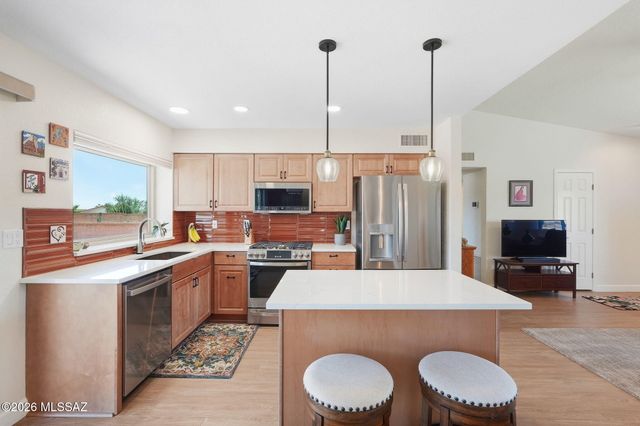 1560 E Chisholm Lane, Oro Valley, AZ 85755