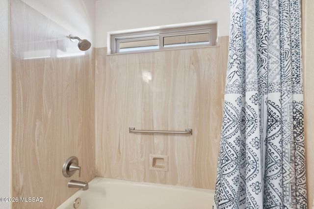 1560 E Chisholm Lane, Oro Valley, AZ 85755