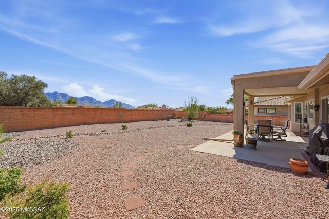 1560 E Chisholm Lane, Oro Valley, AZ 85755