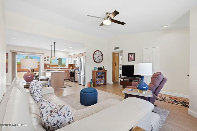1560 E Chisholm Lane, Oro Valley, AZ 85755