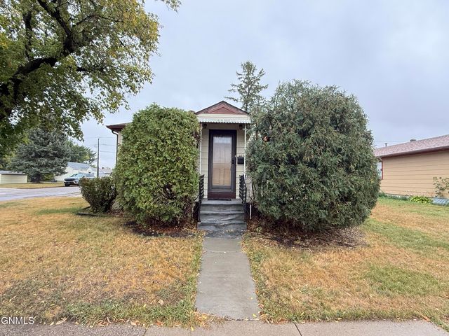 607 8th Avenue SW, Valley City, ND 58072 property photo