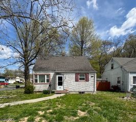 881 Sterling St, Plainfield City, NJ 07062